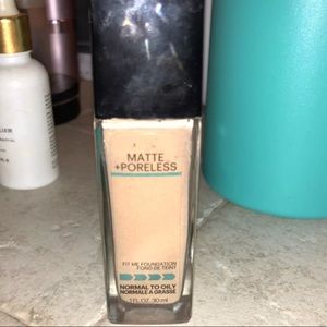 Maybelline Fit Me Matte + Poreless (220)
